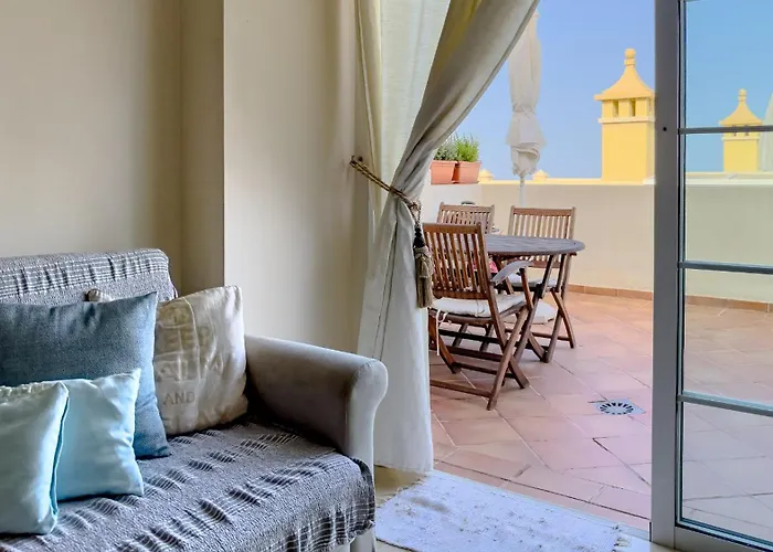 In With Panoramic Views *