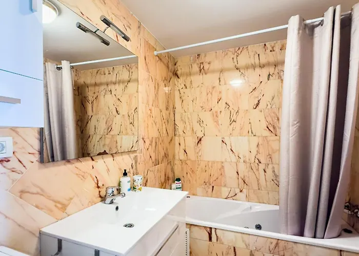 In With Panoramic Views *